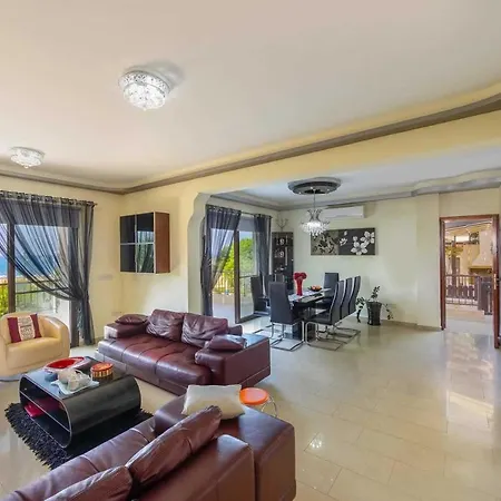 Villa Arbanassi Polis